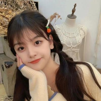 照片中的女孩